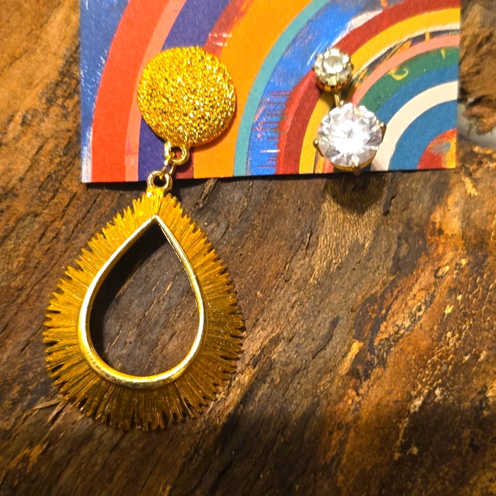 Asymmetrical Mismatched Earrings in Gold
